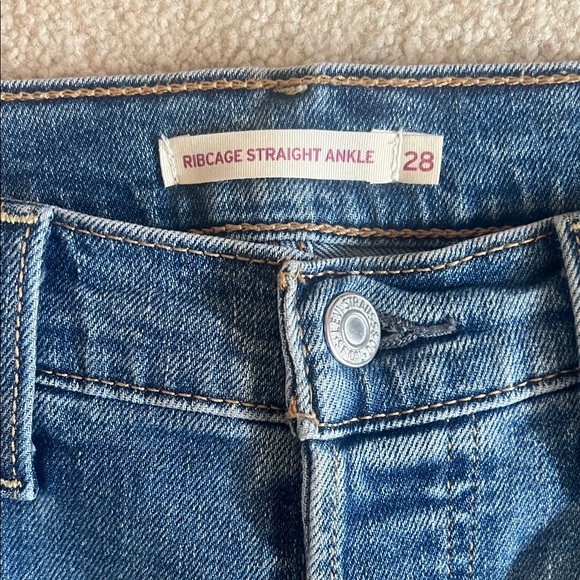 Levi's Ribcage Straight - Picture 2 of 3